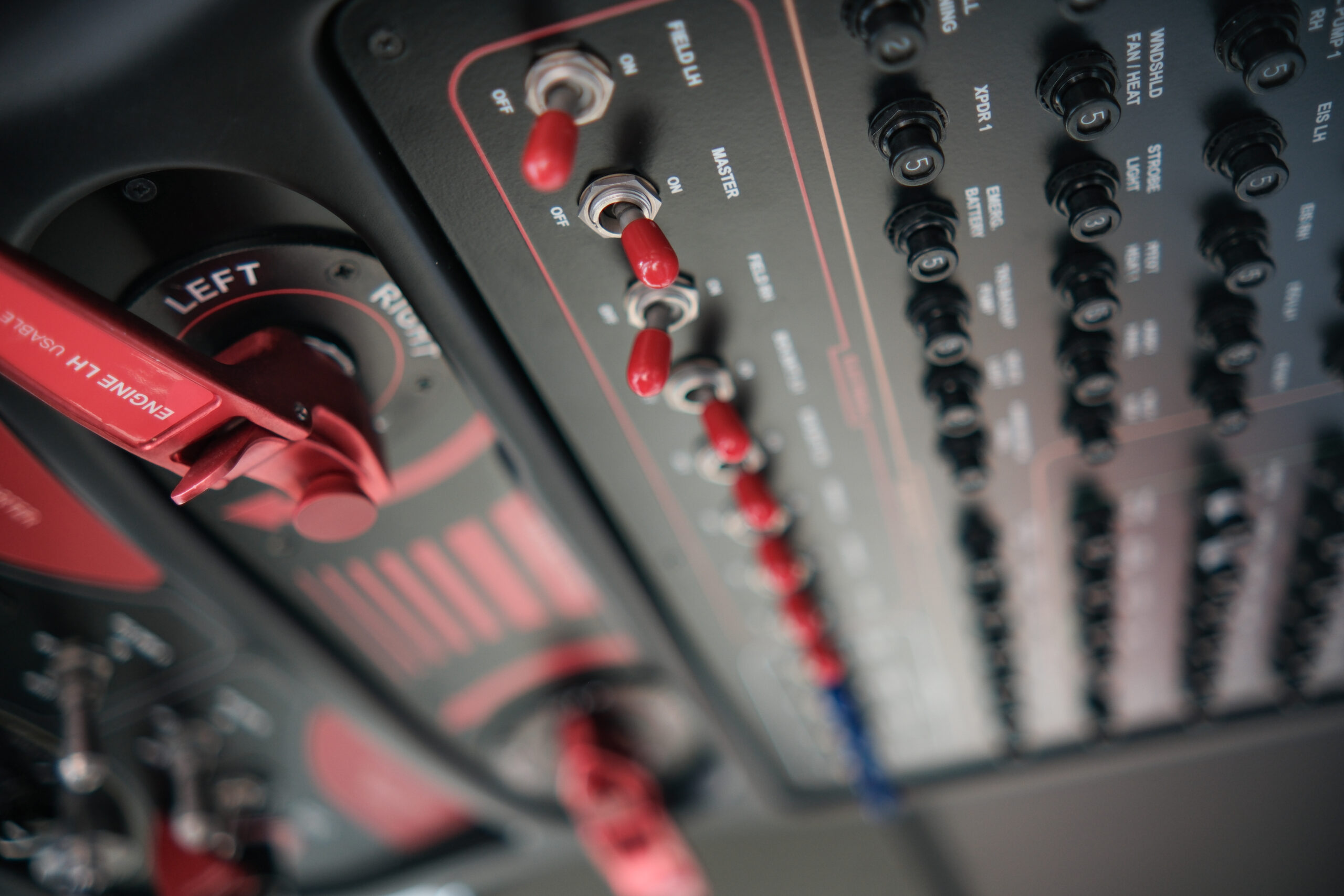 Technisches Cockpit-Detail – Imagefilm & Drohnenfotografie für die Luftfahrt